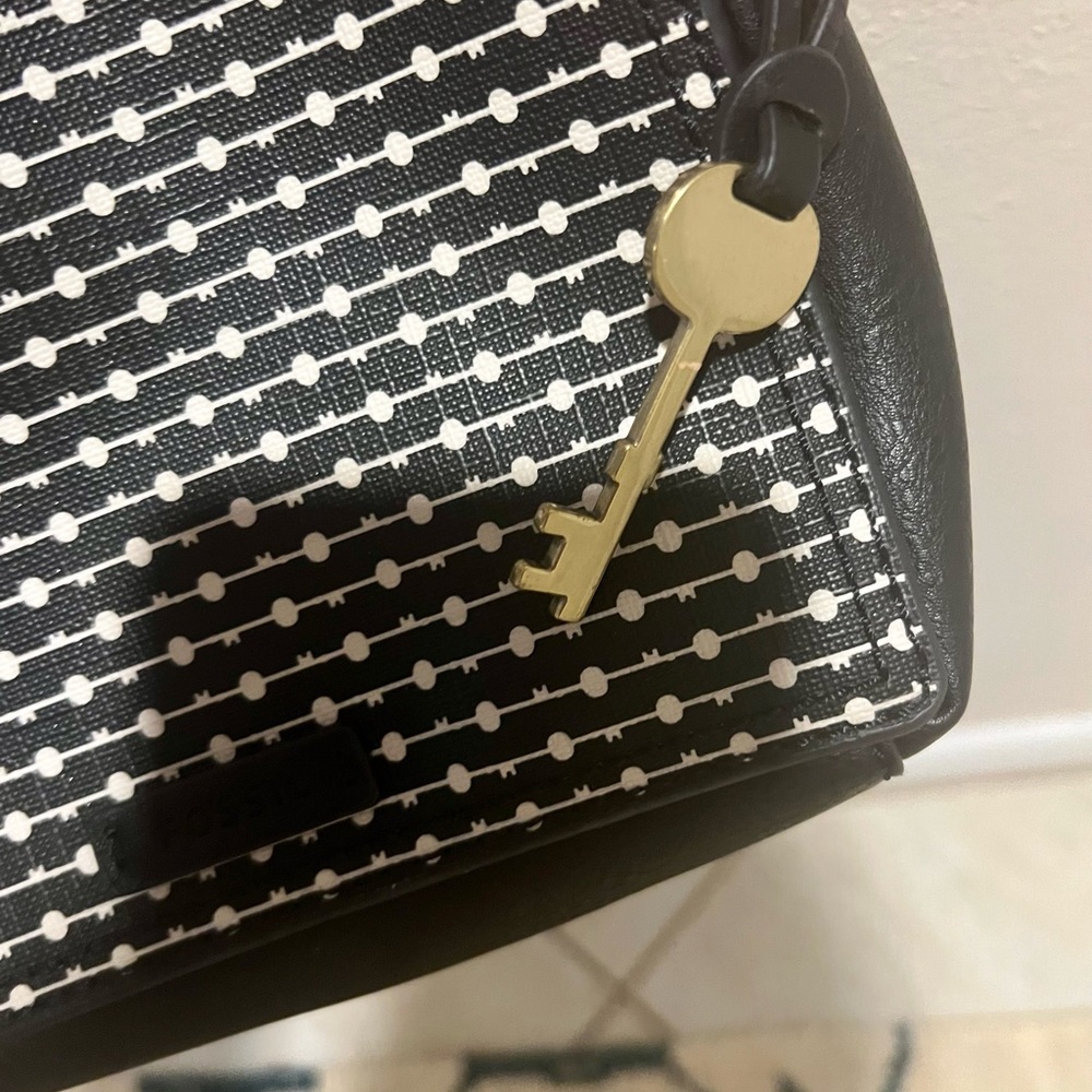 Small Fossil Crossbody New Without Tags - image 6